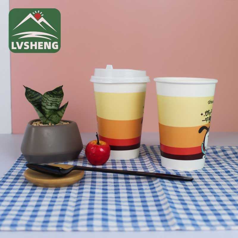 Kalte Getränkebecher